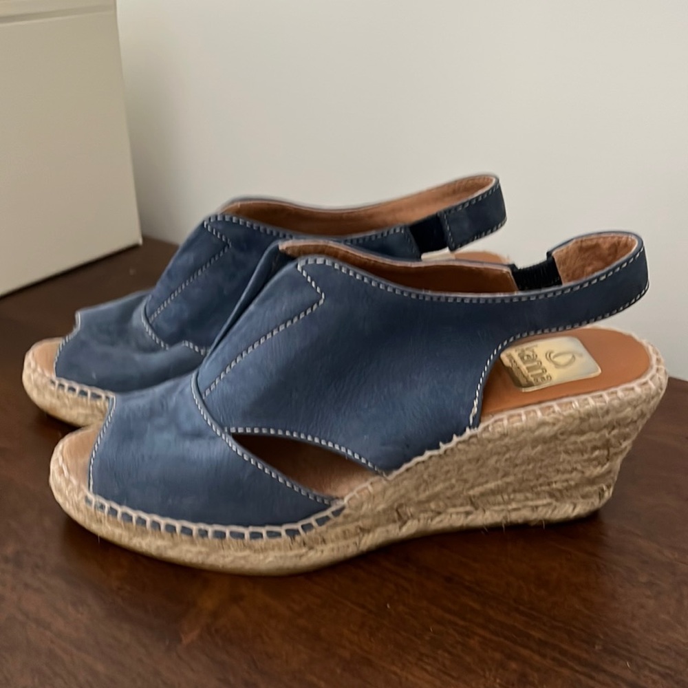 Espadrilles, blue suede upper